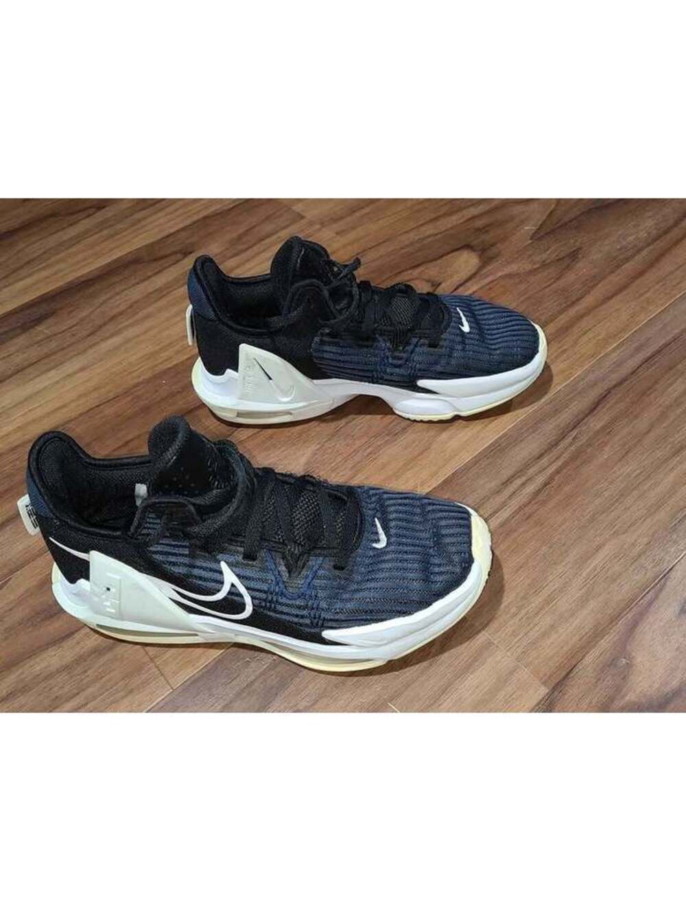 Nike LeBron Witness Men's Basketball Sneakers Size 7.5 Good Condition